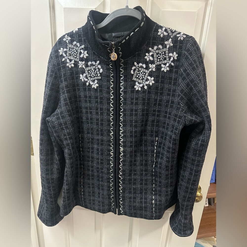 Icelandic Design black-checked embroidered zippered cardigan size L NWT